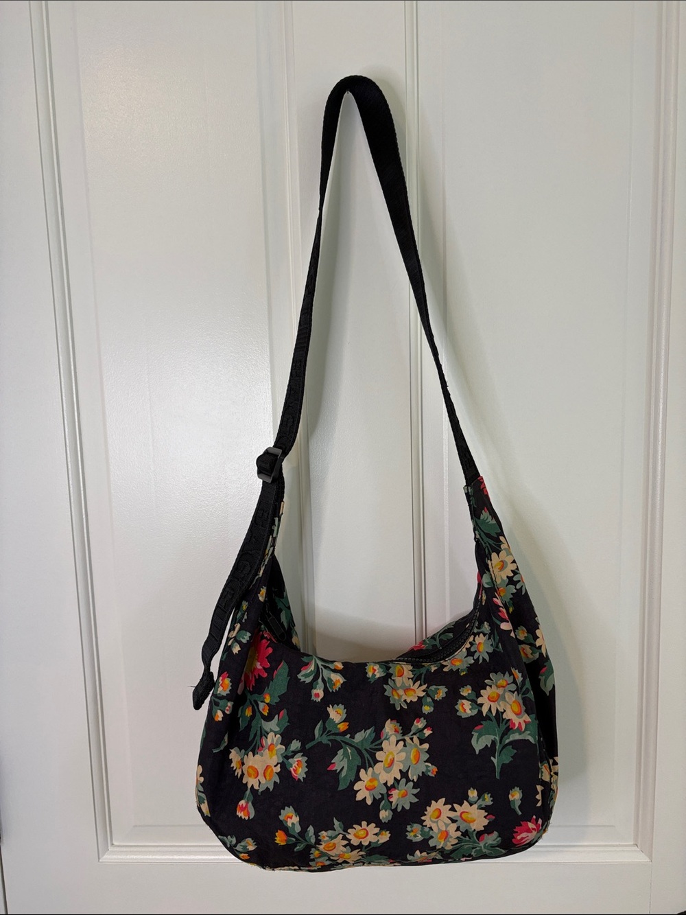 BAGGU x Laura Ashley Black Floral Medium Crescent